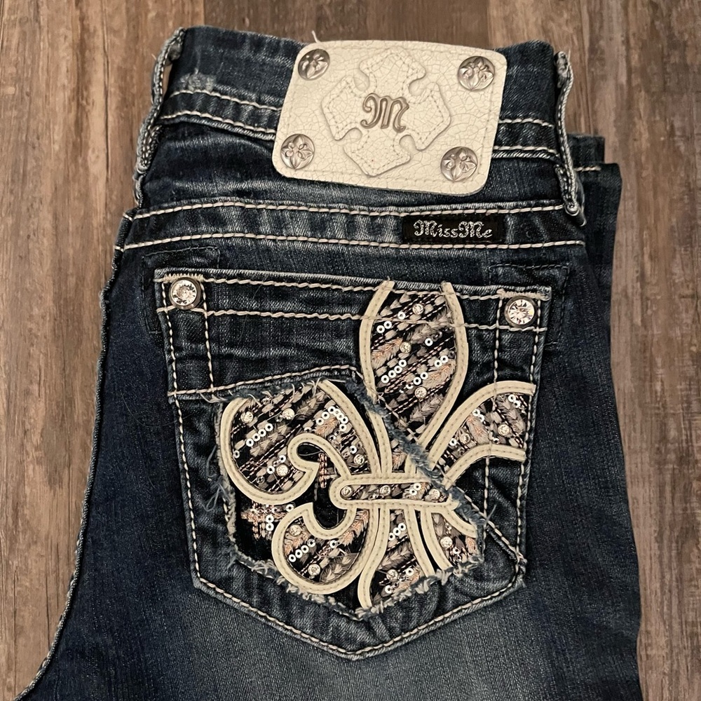 Miss Me size 27 x 28 Signature Bootcut jeans
